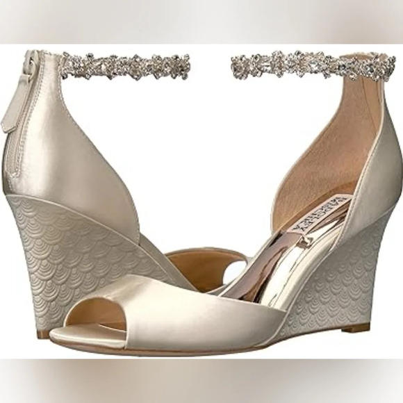 NEW Badgley mischka Thalia wedge ivory sandals - Picture 4 of 4